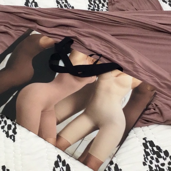 SKIMS Robe Like New - Picture 5 of 5